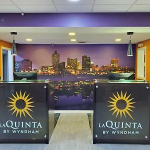 *** Hotel La Quinta By Wyndham Airport Graceland Estados Unidos da América